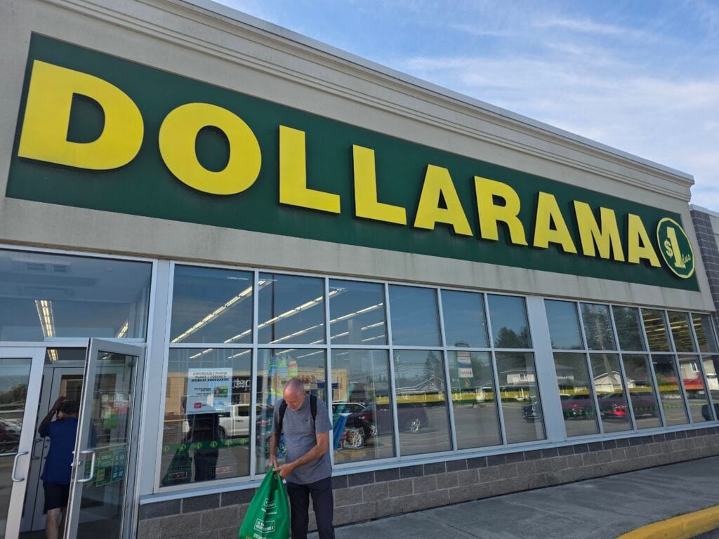 Magasin Dollarama pour quelques courses.