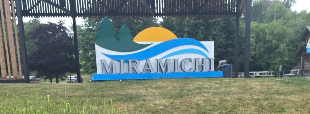 Le nom Miramichi mis en place dans le centre ville.