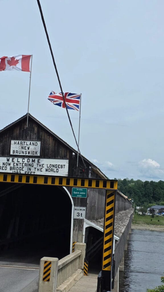 Le pont de Hartland, le plus vieux pont couvert du Monde.