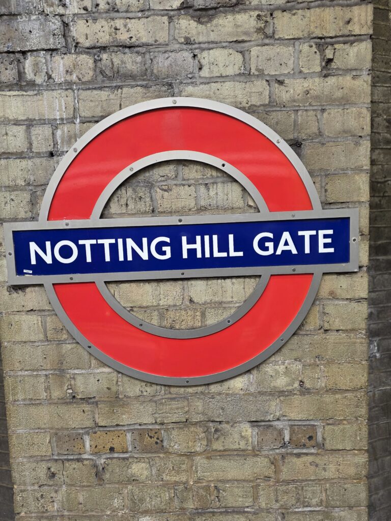 station-metro-notting-hill-gate Panneau indicatif de la station de Notting Hill