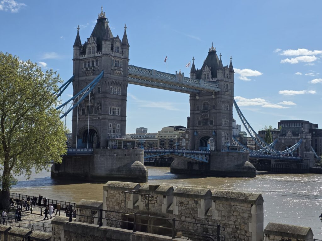 Le pont de Tower Bridge vu depuis la citadelle de Westminster