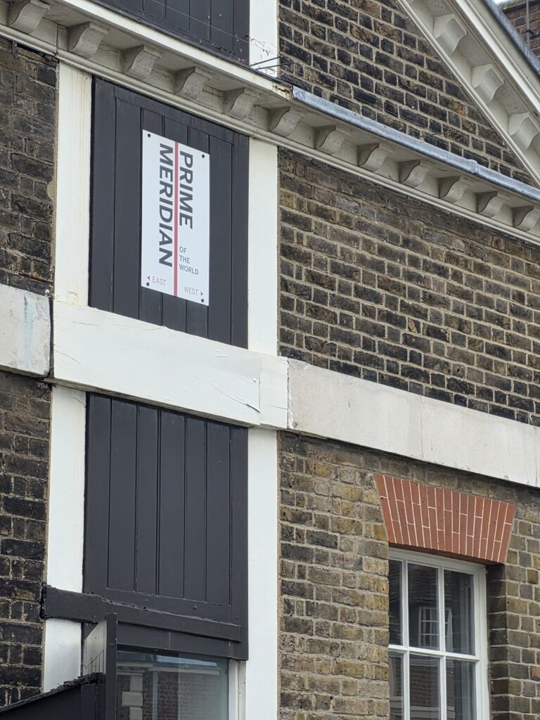 meridien-de-greenwich-batiment Le bâtiment de l’observatoire qui indique le méridien de Greenwich
